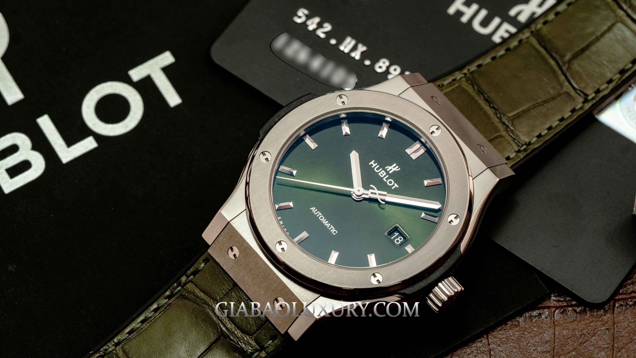 Đồng hồ Hublot Classic Fusion Green 42mm Titanium 542.NX.8970.LR