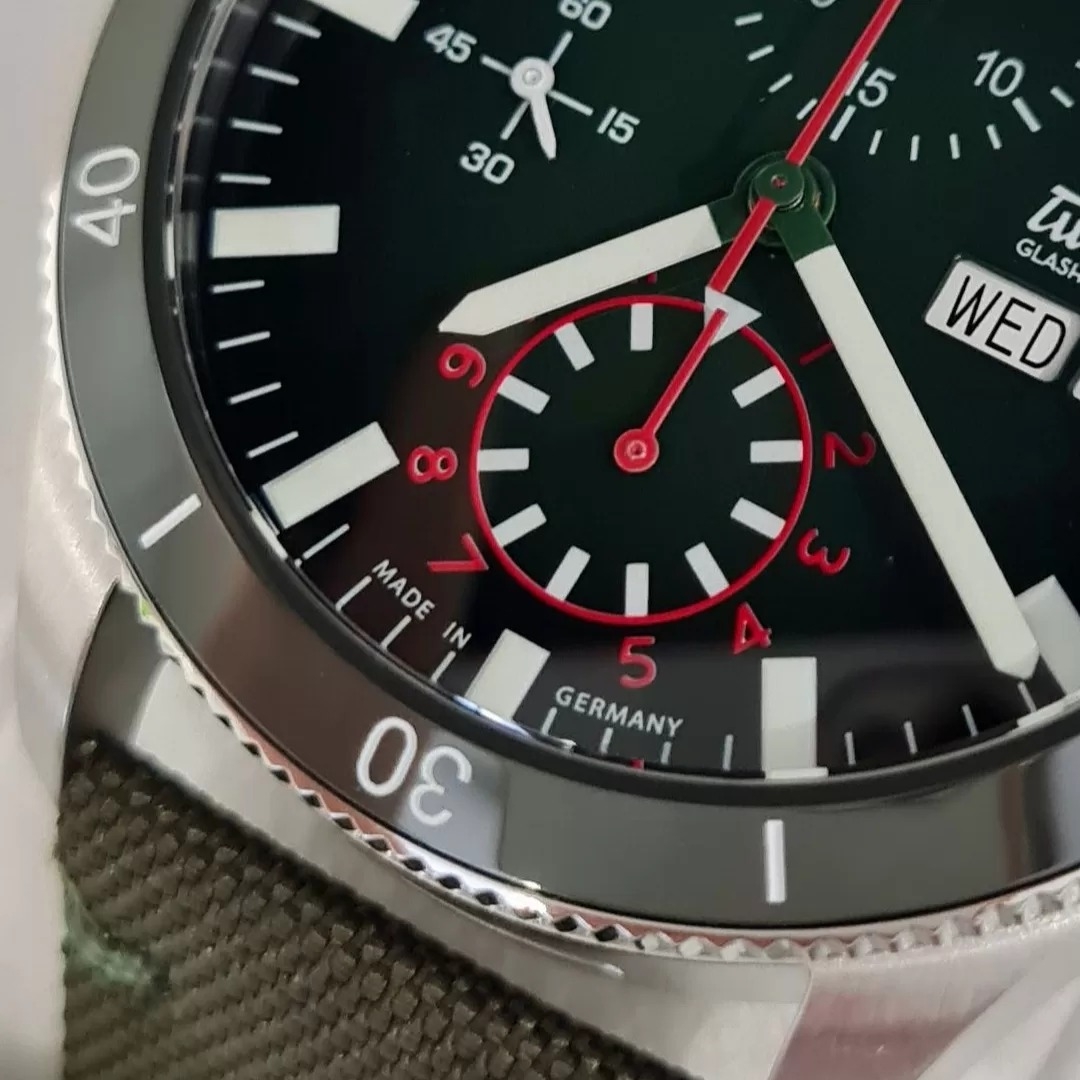 Tutima, dòng sản phẩm Grand Flieger Airport, Ref no: 6407-03, mặt số xanh lá Dégradé