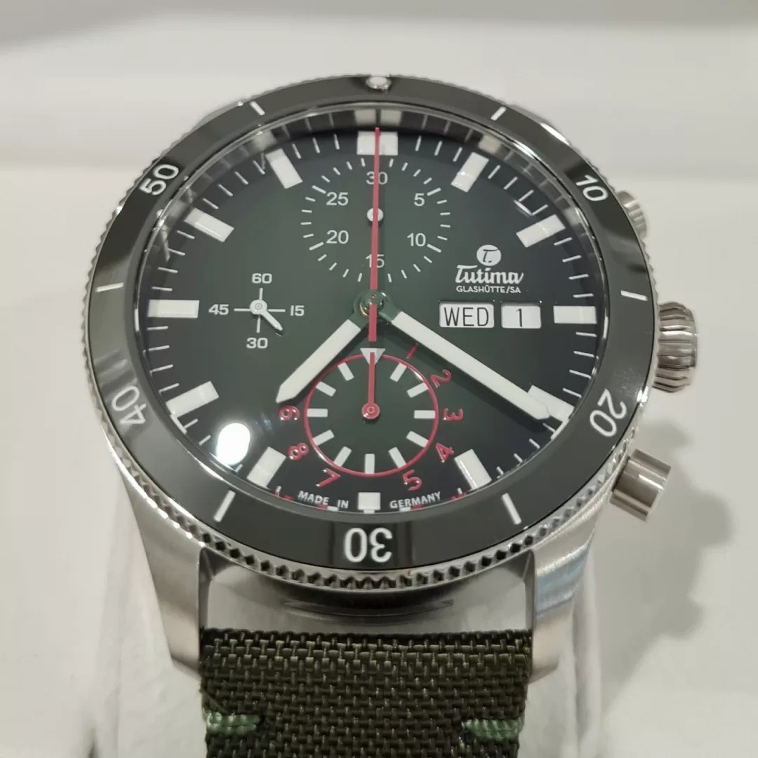 Tutima, dòng sản phẩm Grand Flieger Airport, Ref no: 6407-03, mặt số xanh lá Dégradé