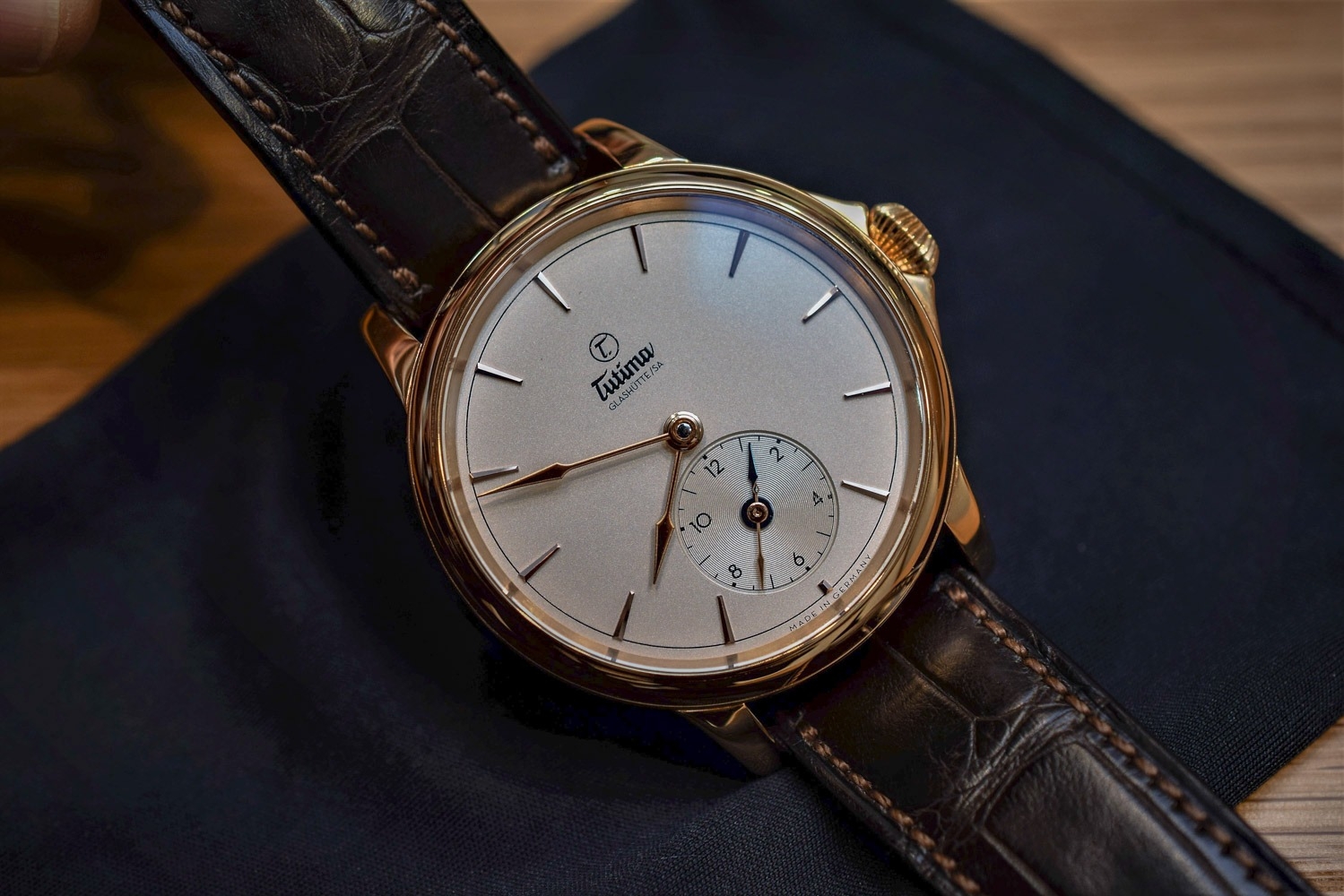 Tutima, dòng sản phẩm Patria, Ref no: 6601-02, mặt số mạ bạc