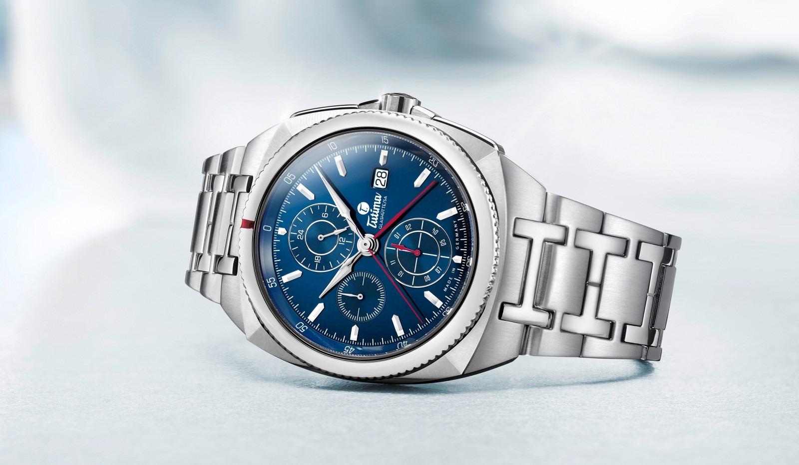 Tutima, dòng sản phẩm Saxon One, Ref no: 6420-05, mặt số màu xanh hoàng gia