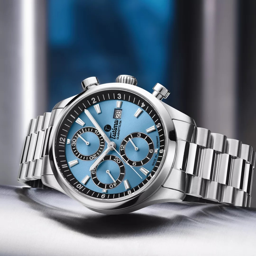 Đồng hồ đeo tay thương hiệu Tutima, dòng sản phẩm Sky, Ref no: 6405-30, mặt số xanh Sunburst, size 41mm, máy tự động, vỏ và dây đồng hồ bằng titanium, hàng mới 100%