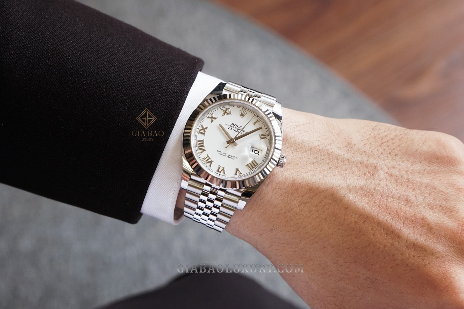 Đồng Hồ Rolex Datejust 41 126334 Mặt Số Trắng Cọc Số La Mã