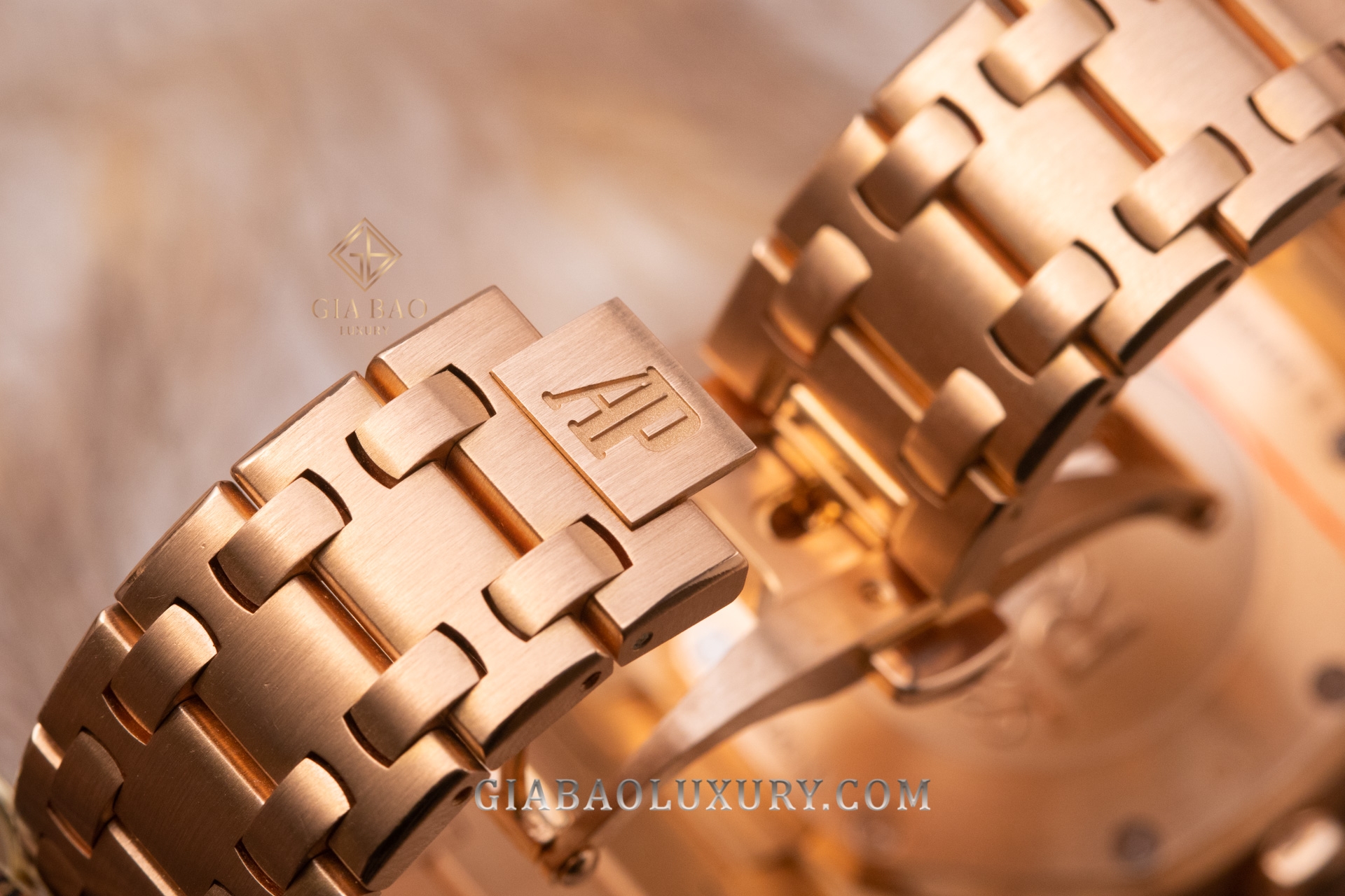 Audemars Piguet Royal Oak Lady 33mm 77321or.zz.1230or.01