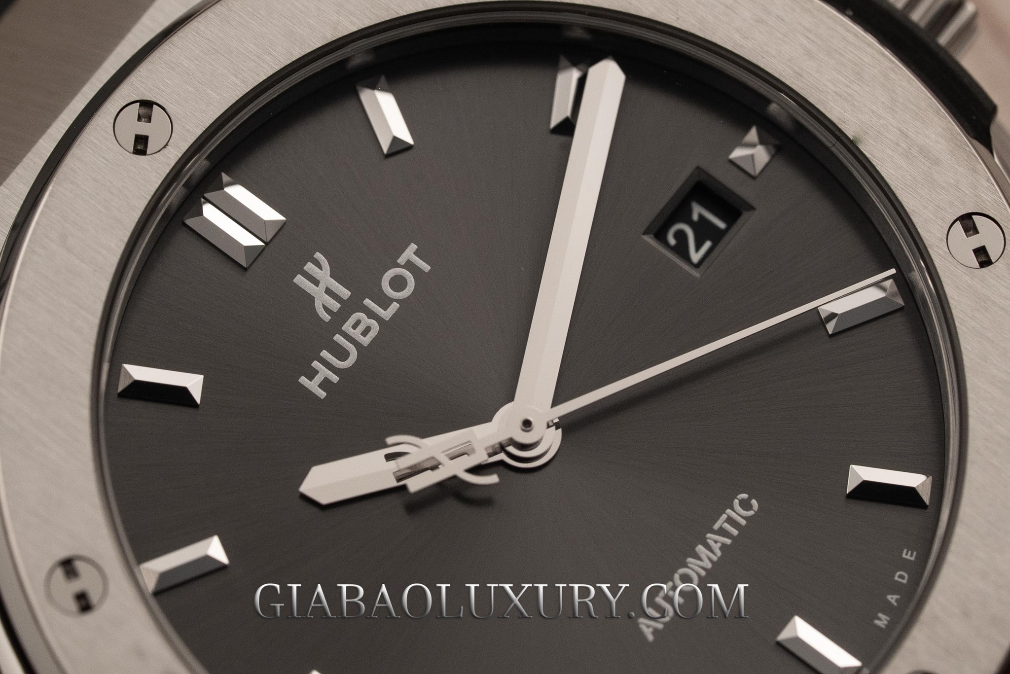 Đồng Hồ Hublot Classic Fusion Racing Grey Titanium 42mm 542.NX.7071.LR