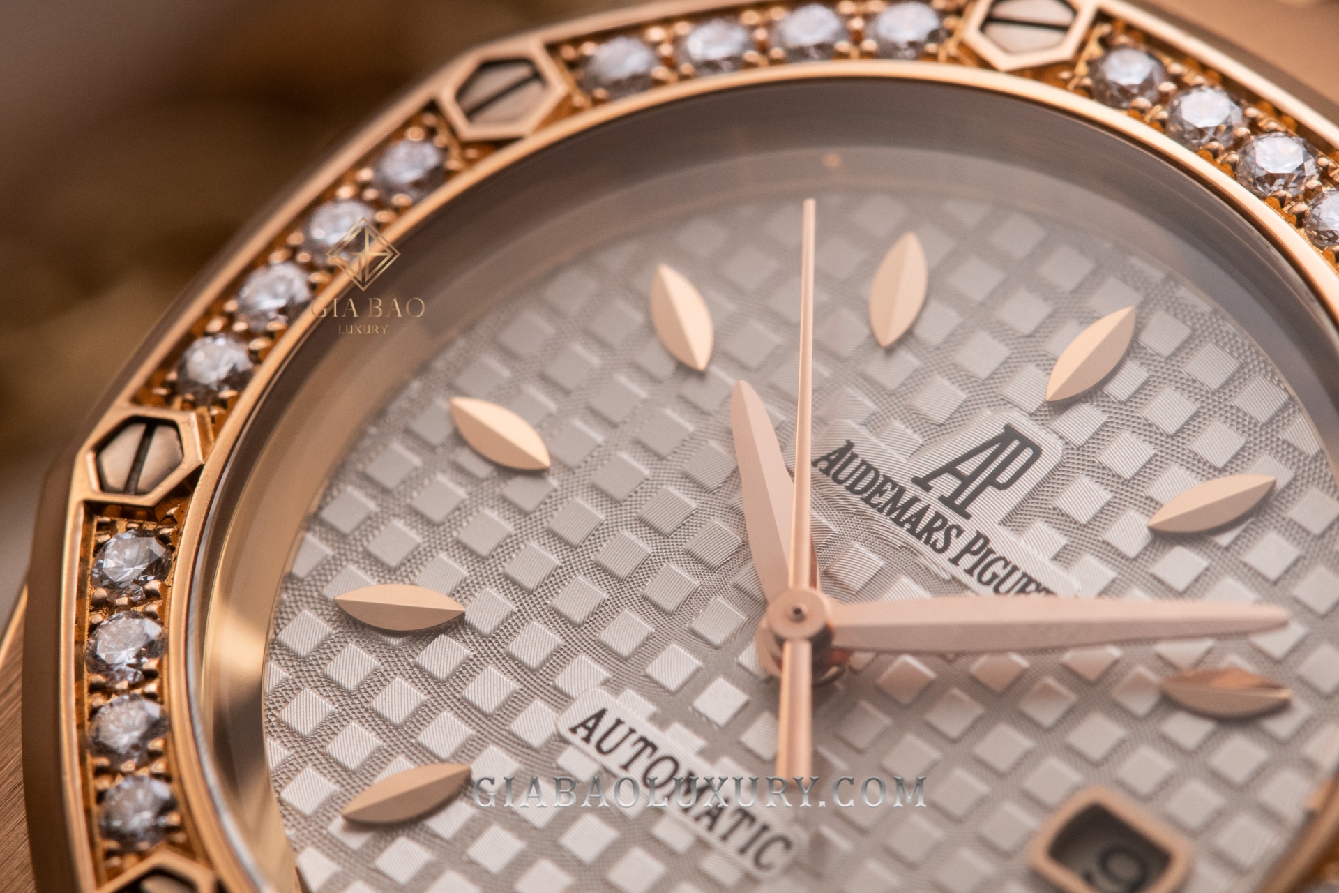 Audemars Piguet Royal Oak Lady 33mm 77321or.zz.1230or.01