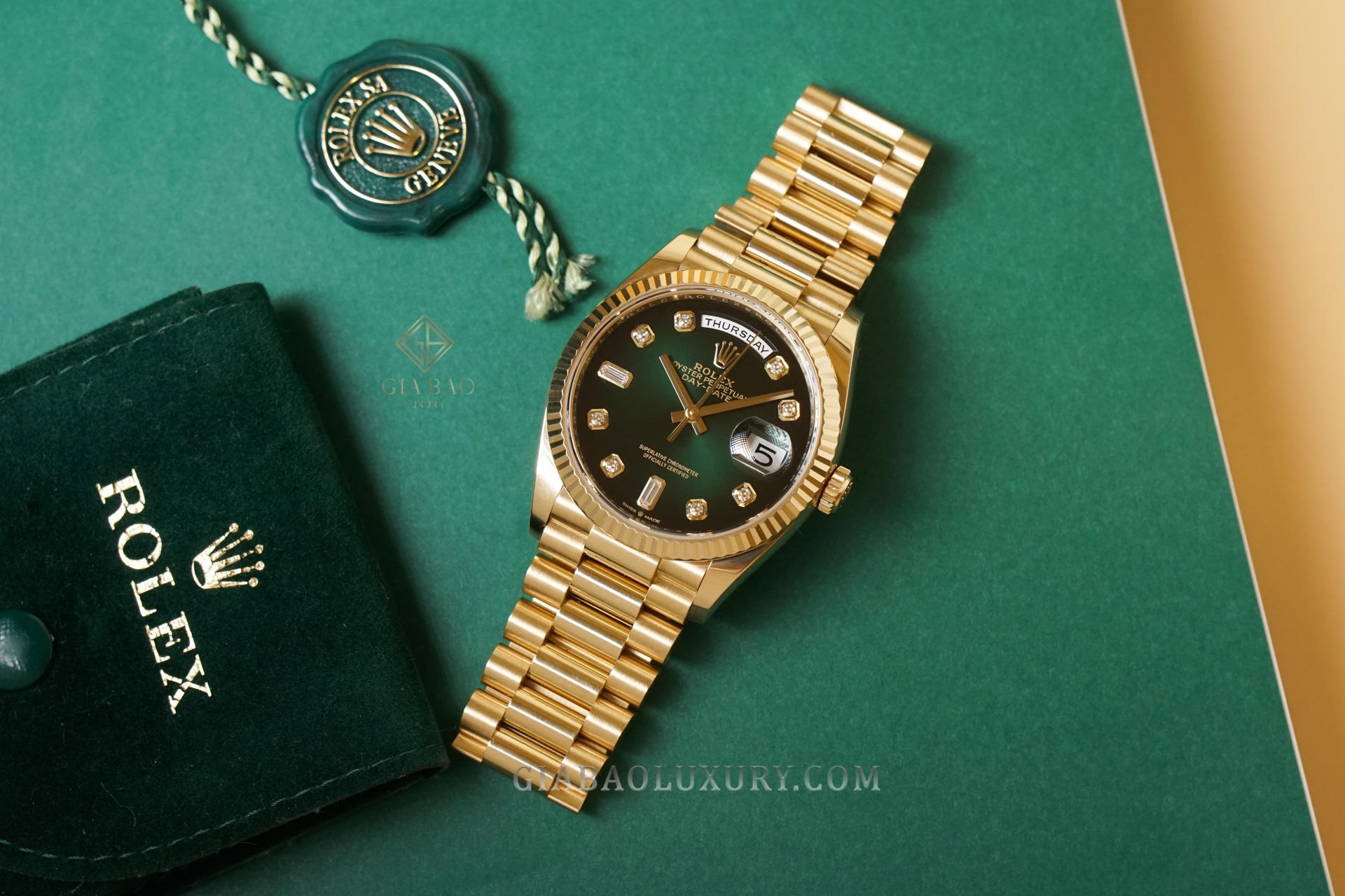 Đồng Hồ Rolex Day-Date 36 128238 Mặt Số Ombre Xanh Lá