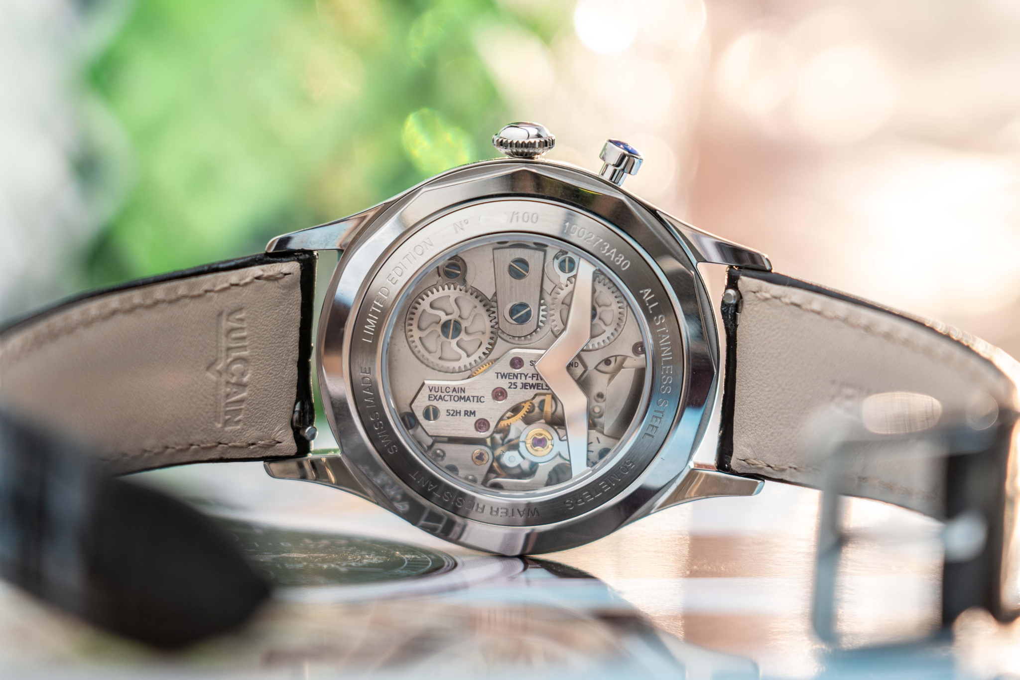 Vulcain, dòng sản phẩm Cricket President, Ref no: 100273A80.BAC201, mặt số màu cá hồi