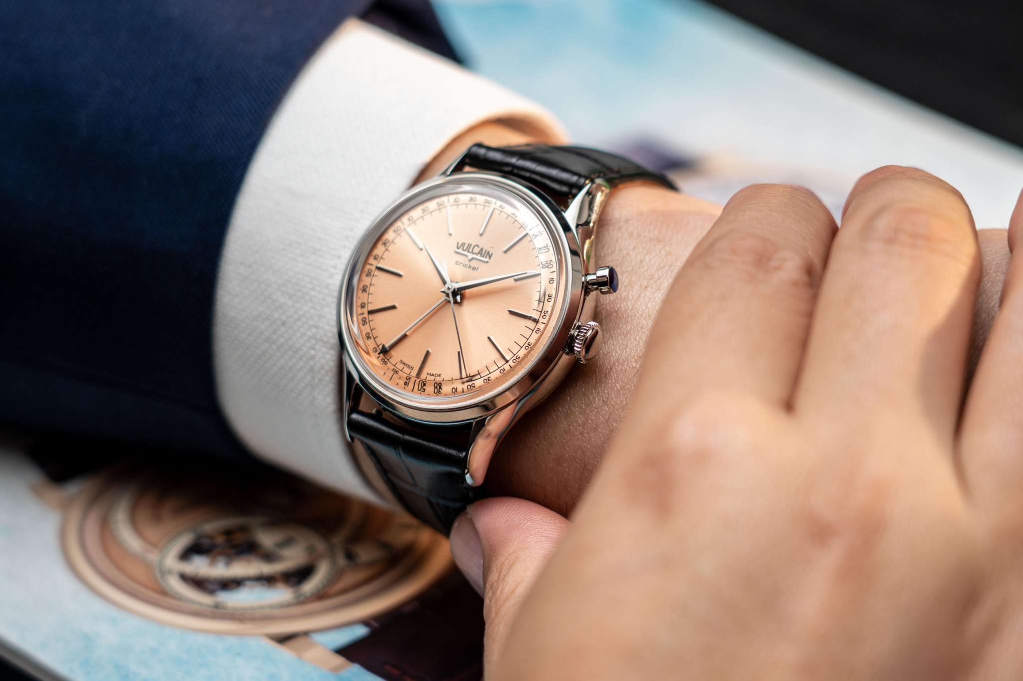 Vulcain, dòng sản phẩm Cricket President, Ref no: 100273A80.BAC201, mặt số màu cá hồi