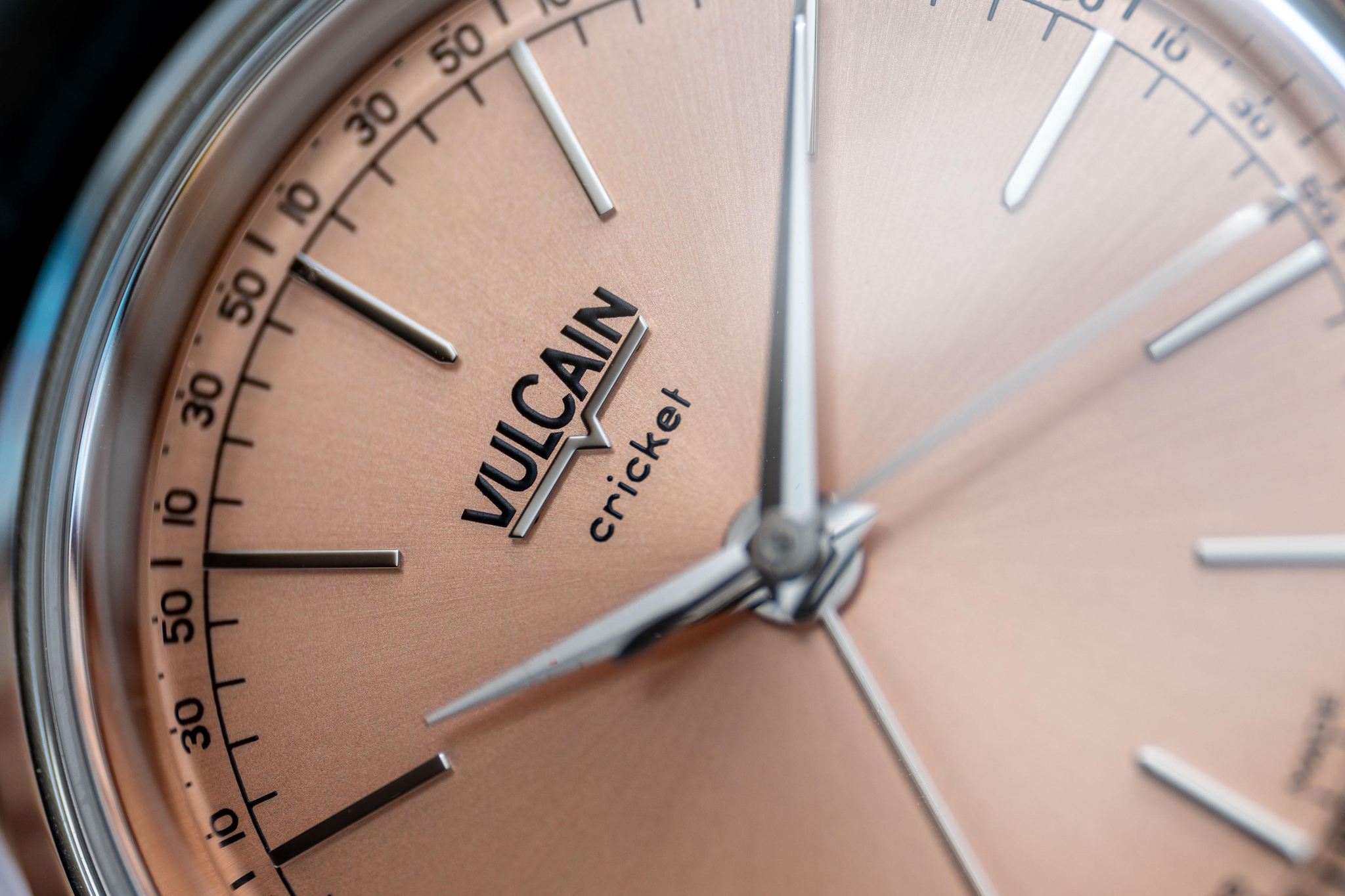 Vulcain, dòng sản phẩm Cricket President, Ref no: 100273A80.BAC201, mặt số màu cá hồi