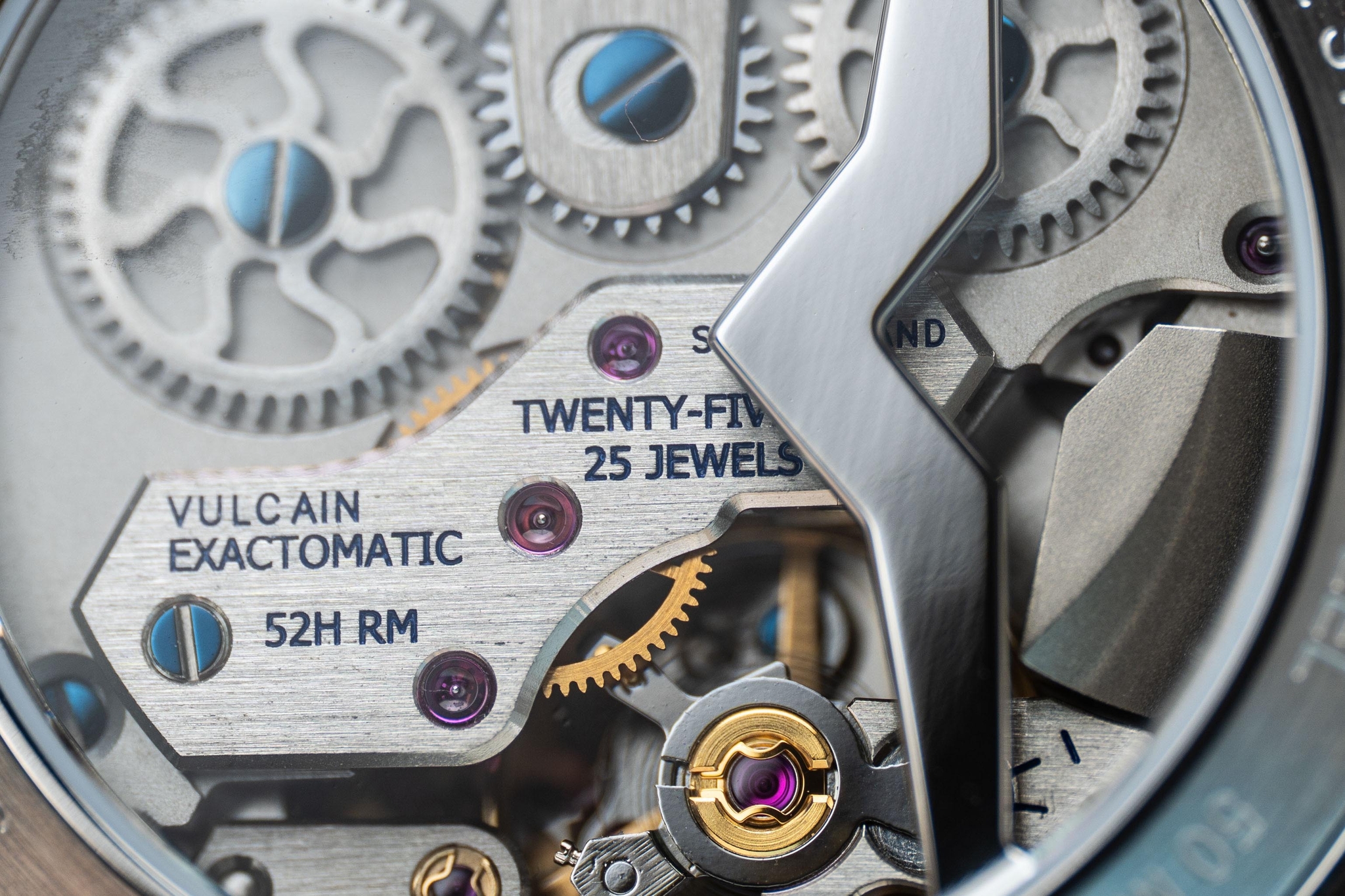 Vulcain, dòng sản phẩm Cricket President, Ref no: 100273A80.BAC201, mặt số màu cá hồi