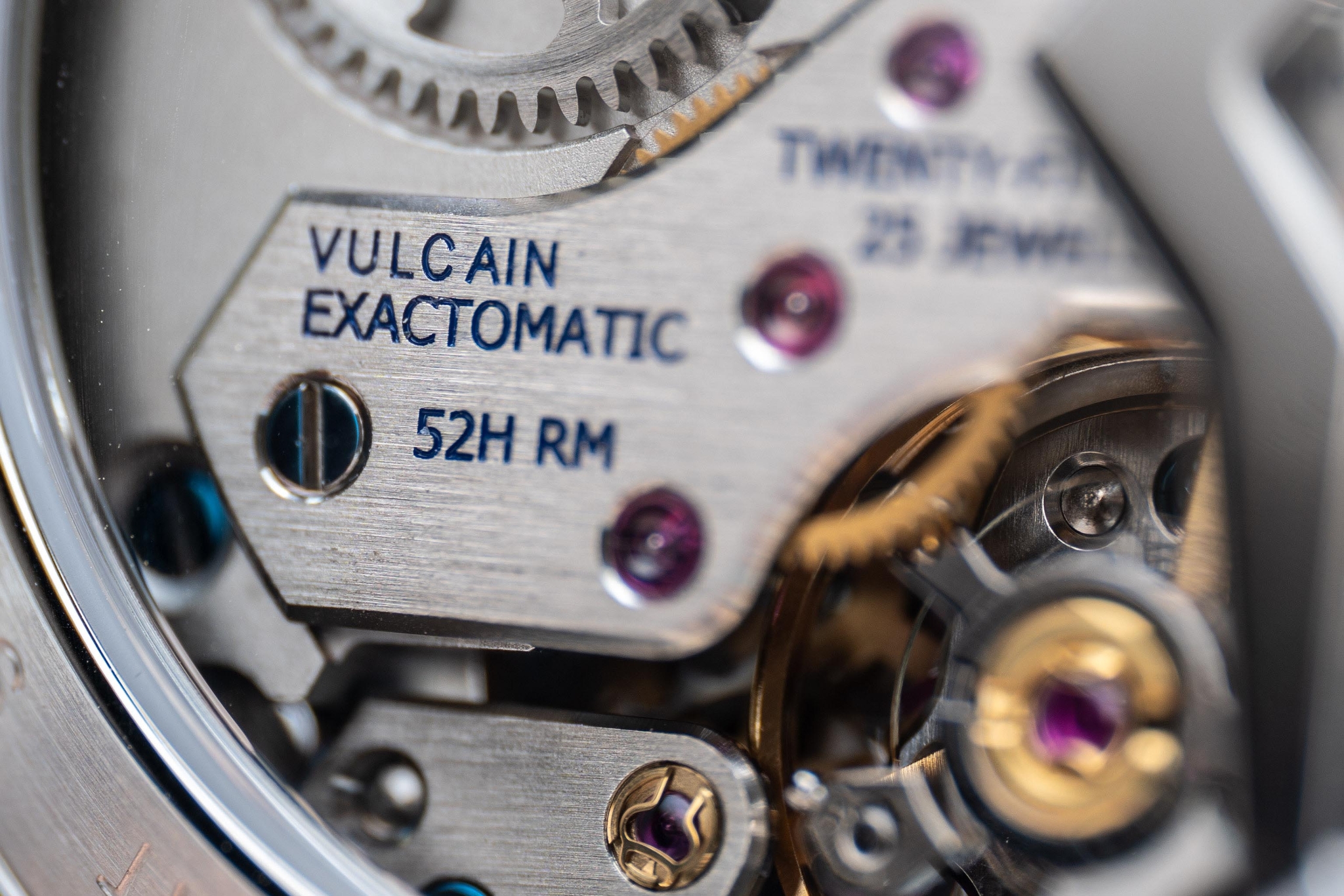 Vulcain, dòng sản phẩm Cricket President, Ref no: 100273A80.BAC201, mặt số màu cá hồi