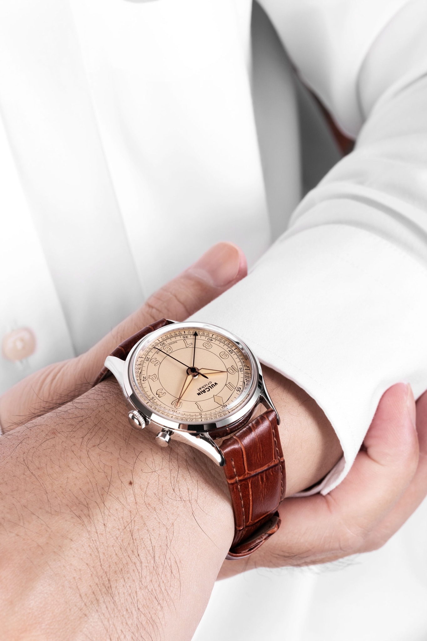 Vulcain, dòng sản phẩm Cricket Classique, Ref no: 100168B87, mặt số màu nâu Kaki