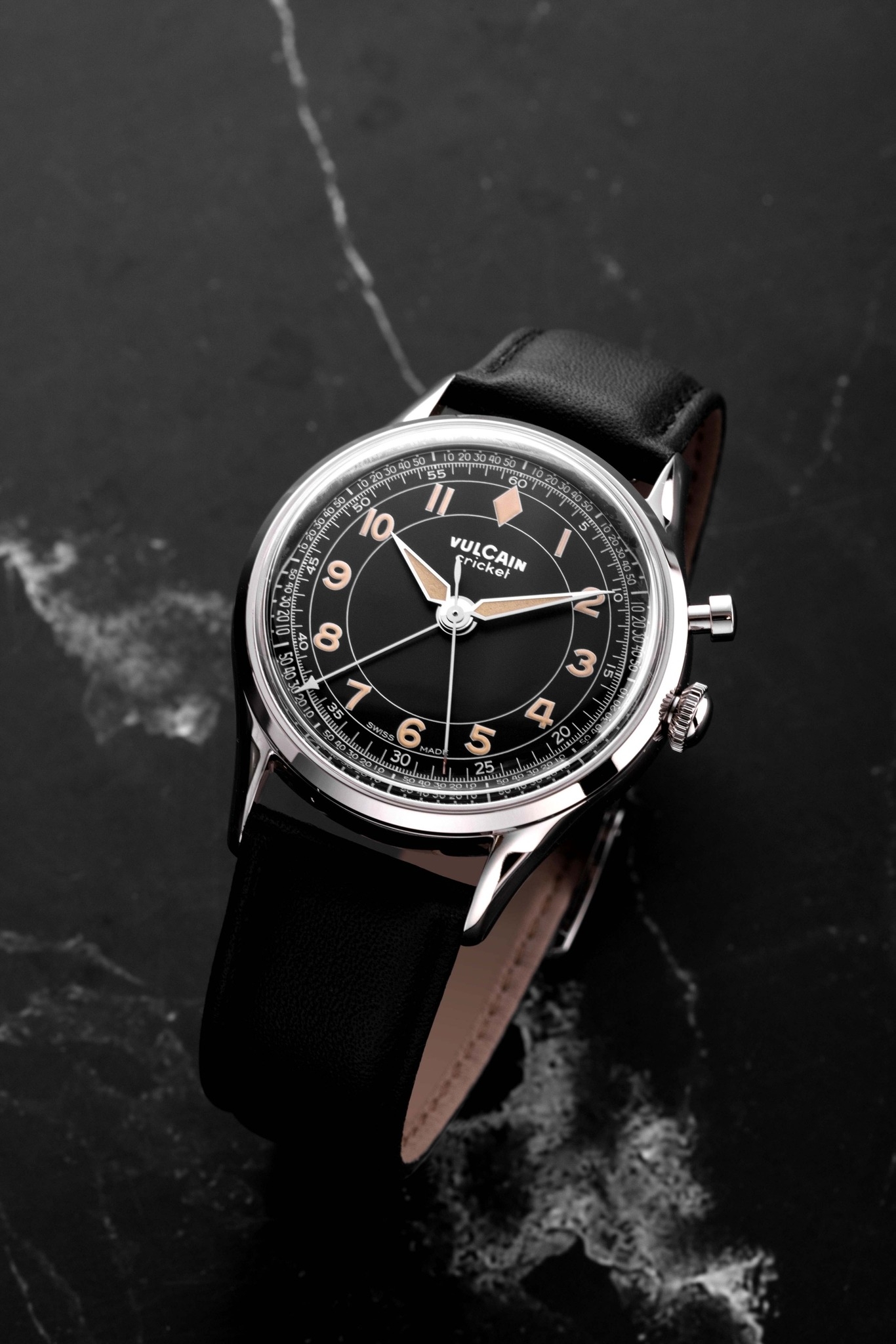 Vulcain, dòng sản phẩm Cricket Classique, Ref no: 100168B97, mặt số màu đen Kaki