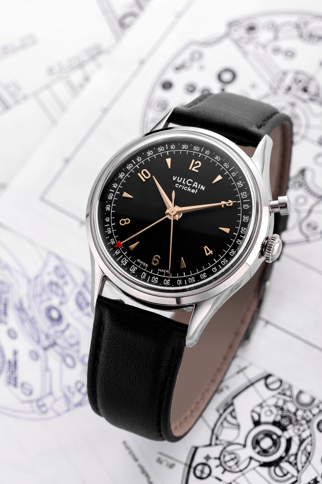 Vulcain, dòng sản phẩm Cricket Tradition, Ref no: 100168A06, mặt số màu đen