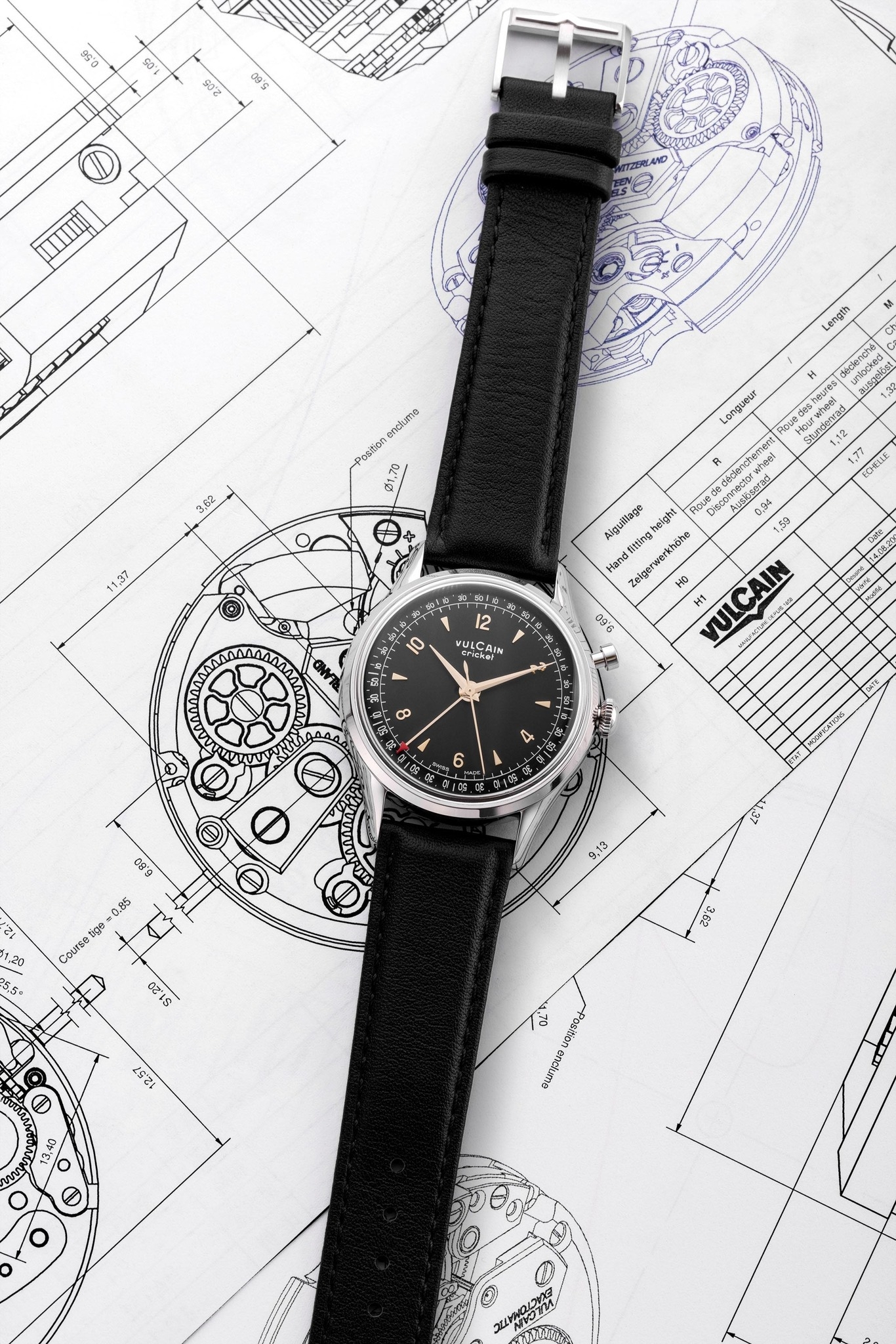 Vulcain, dòng sản phẩm Cricket Tradition, Ref no: 100168A06, mặt số màu đen