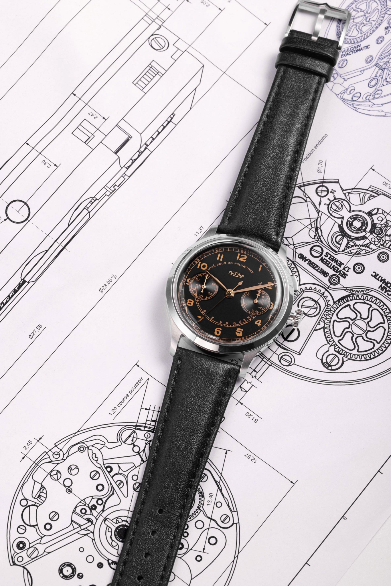 Vulcain, dòng sản phẩm Monopusher Heritage, Ref no: 650167A08, mặt số màu đen