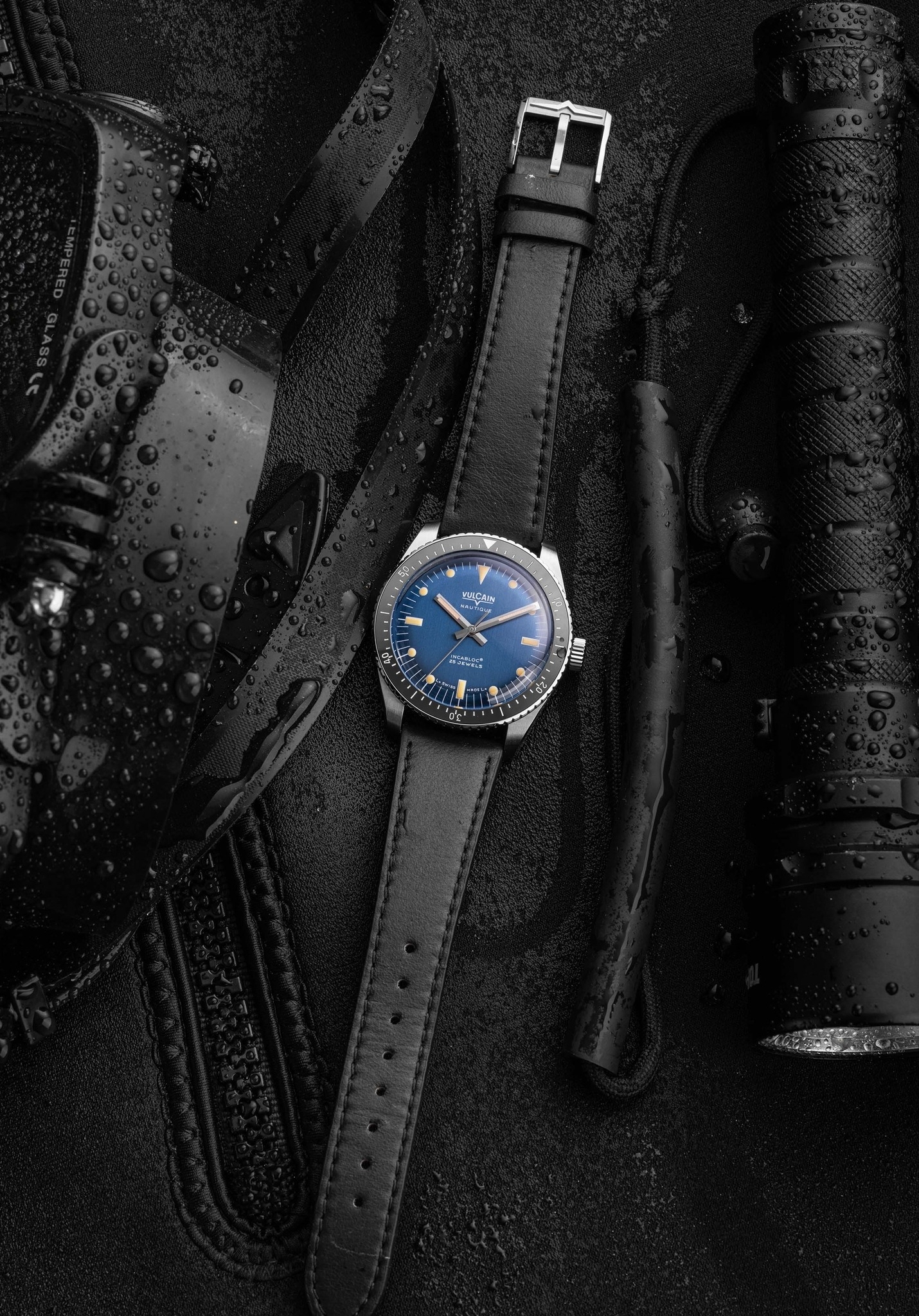 Vulcain, dòng sản phẩm Skindiver, Ref no: 660170A37.BAC201, mặt số màu xanh dương