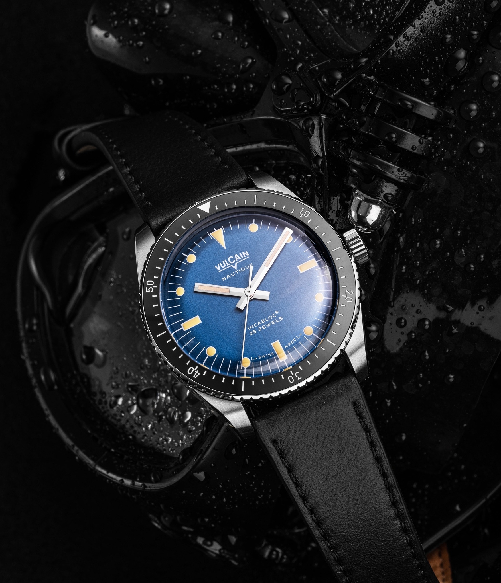 Vulcain, dòng sản phẩm Skindiver, Ref no: 660170A37.BAC201, mặt số màu xanh dương