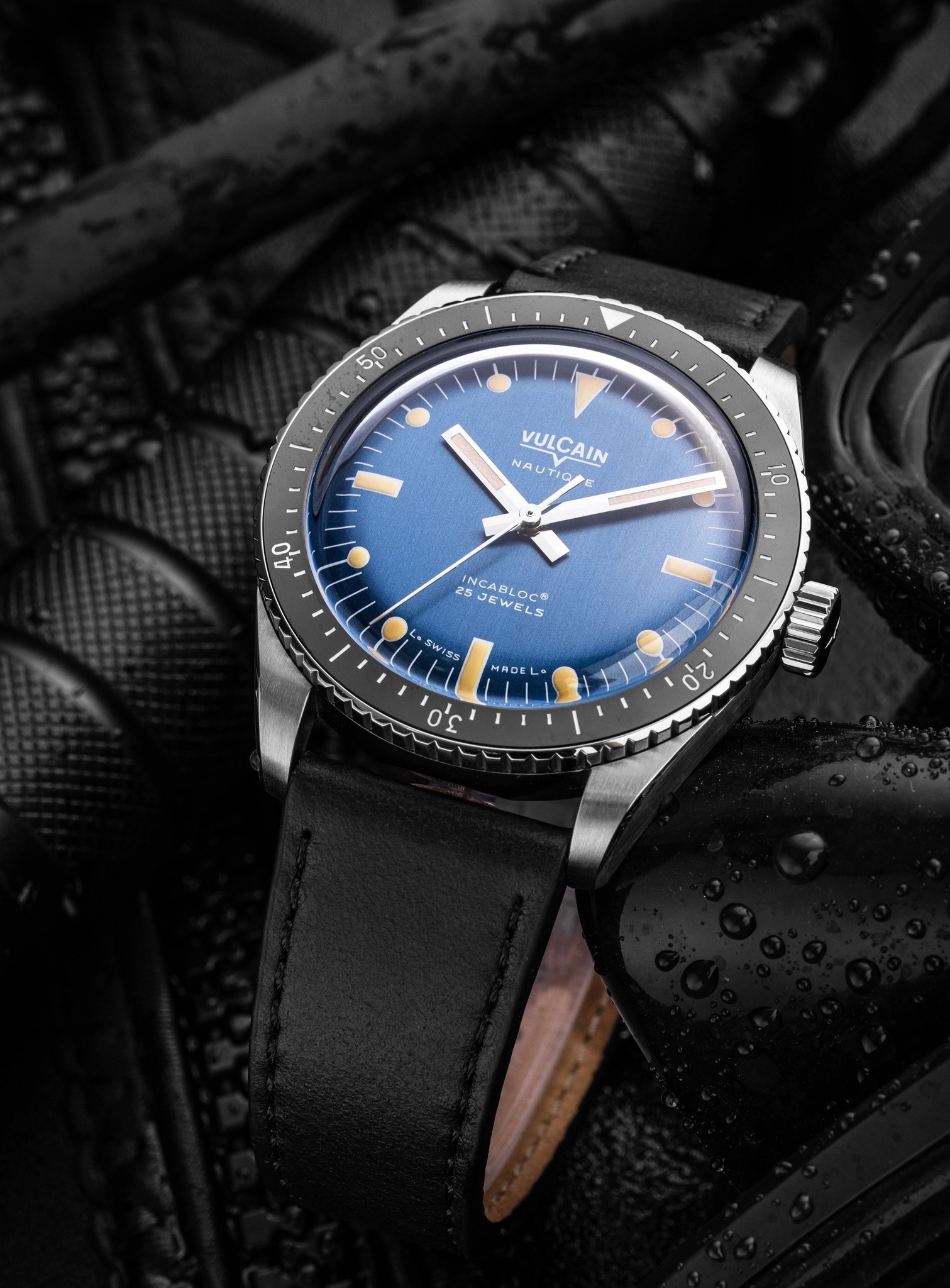 Vulcain, dòng sản phẩm Skindiver, Ref no: 660170A37.BAC201, mặt số màu xanh dương