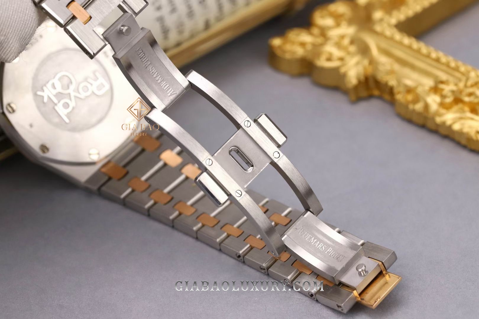 Đồng hồ Audemars Piguet Royal Oak Quartz 67651SR.ZZ.1261SR.01