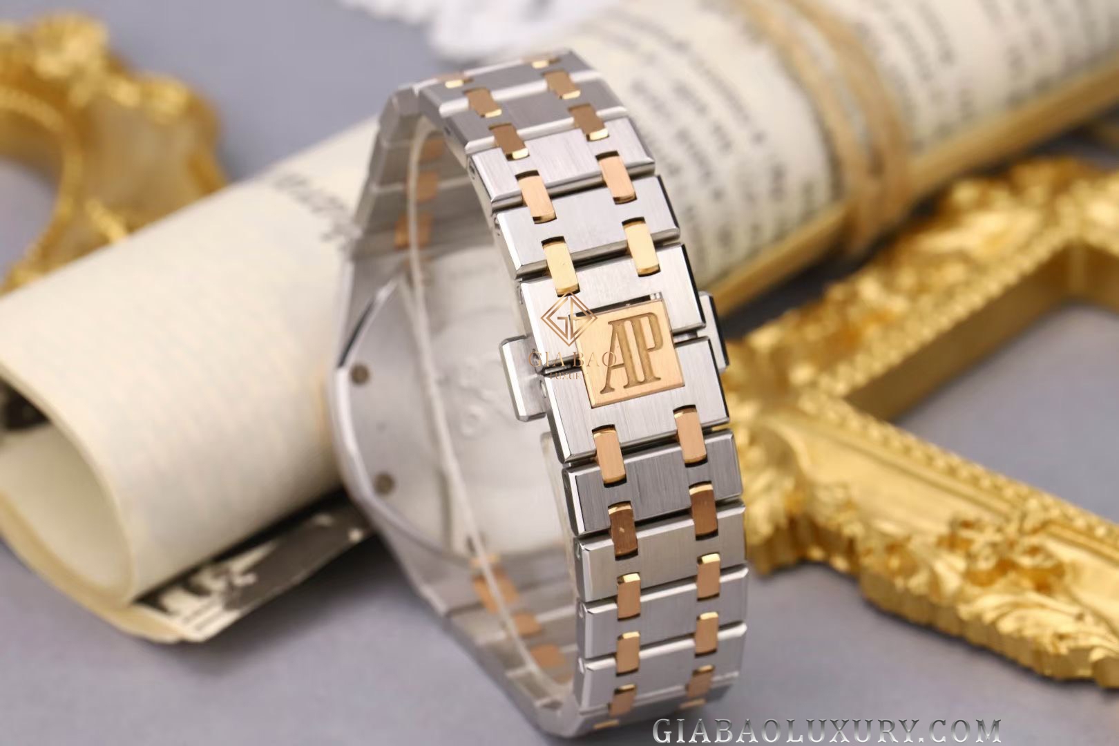 Đồng hồ Audemars Piguet Royal Oak Quartz 67651SR.ZZ.1261SR.01