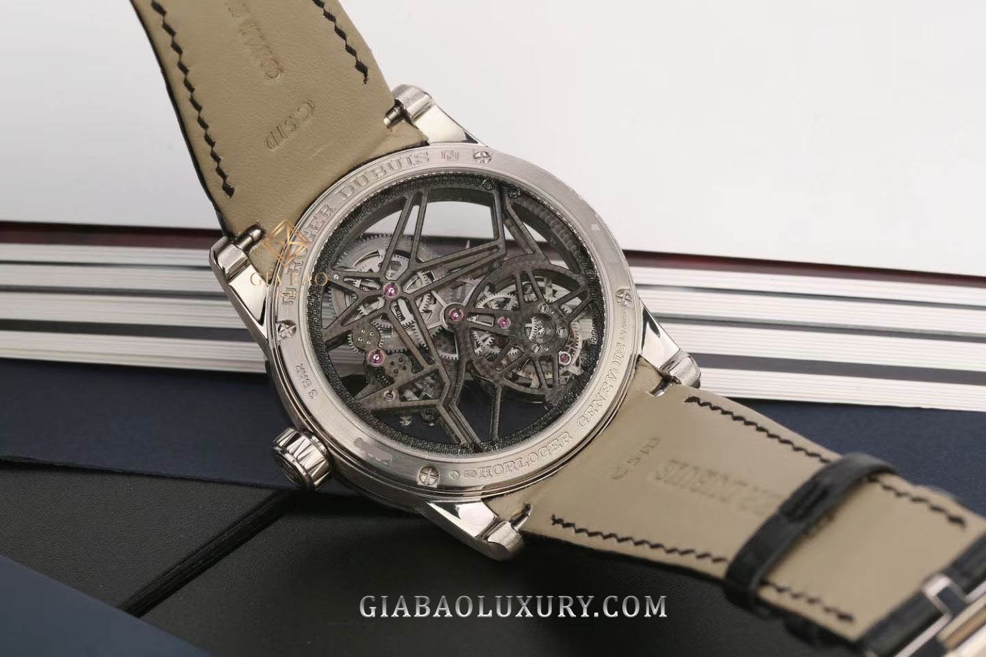 Đồng Hồ Roger Dubuis Excalibur Skeleton RDDBEX0393