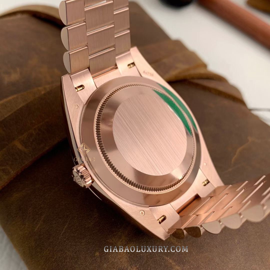 Đồng Hồ Rolex Day-Date 40 228235 Mặt Số Sundust Cọc Số La Mã