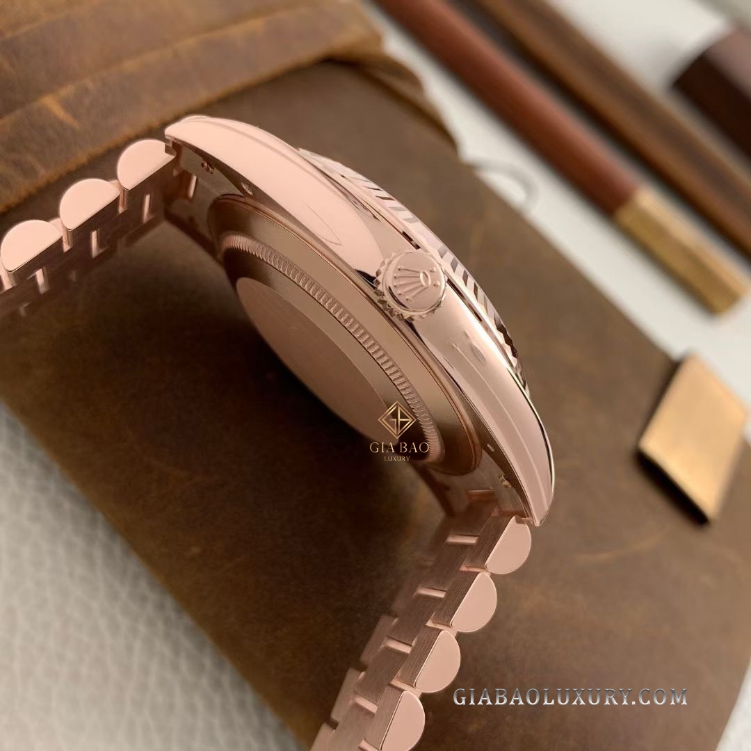 Đồng Hồ Rolex Day-Date 40 228235 Mặt Số Sundust Cọc Số La Mã