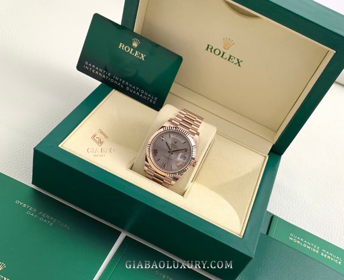 Đồng Hồ Rolex Day-Date 40 228235 Mặt Số Sundust Cọc Số La Mã
