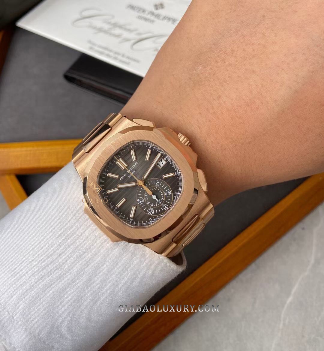 Đồng Hồ Patek Philippe Nautilus 5980/1R-001