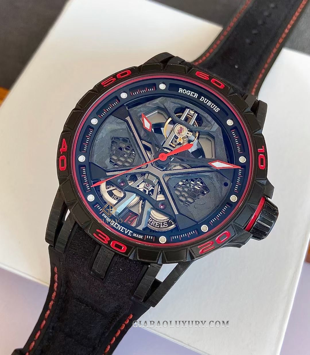 Đồng Hồ Roger Dubuis Excalibur RDDBEX0784