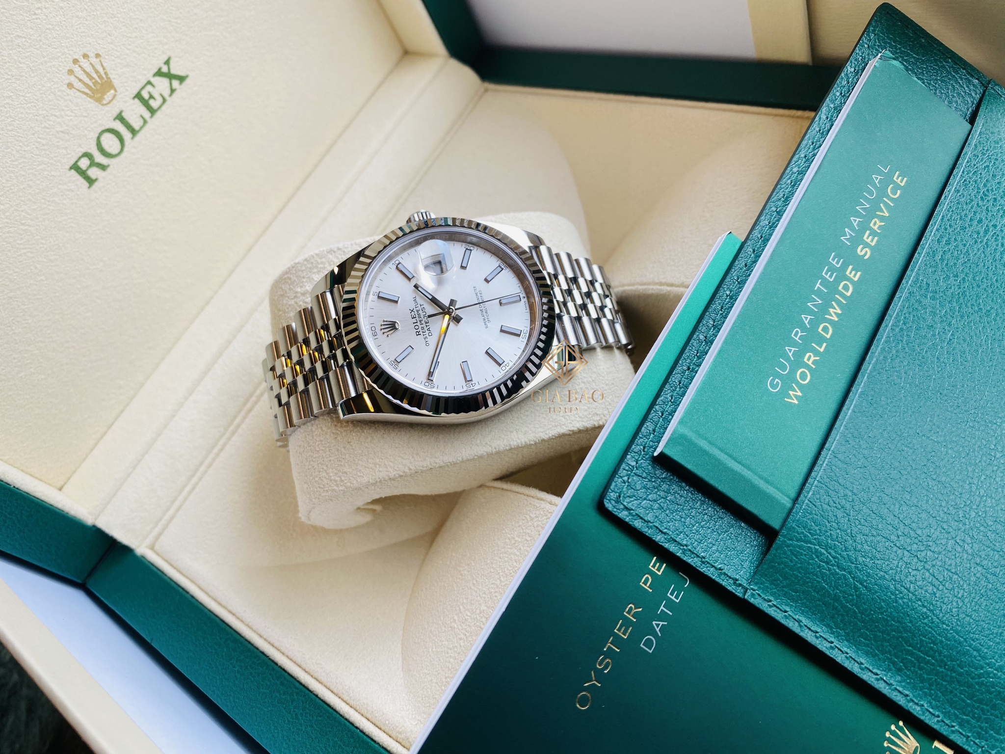 Đồng Hồ Rolex Datejust 41 126334 Mặt Số Bạc Cọc Số Dạ Quang