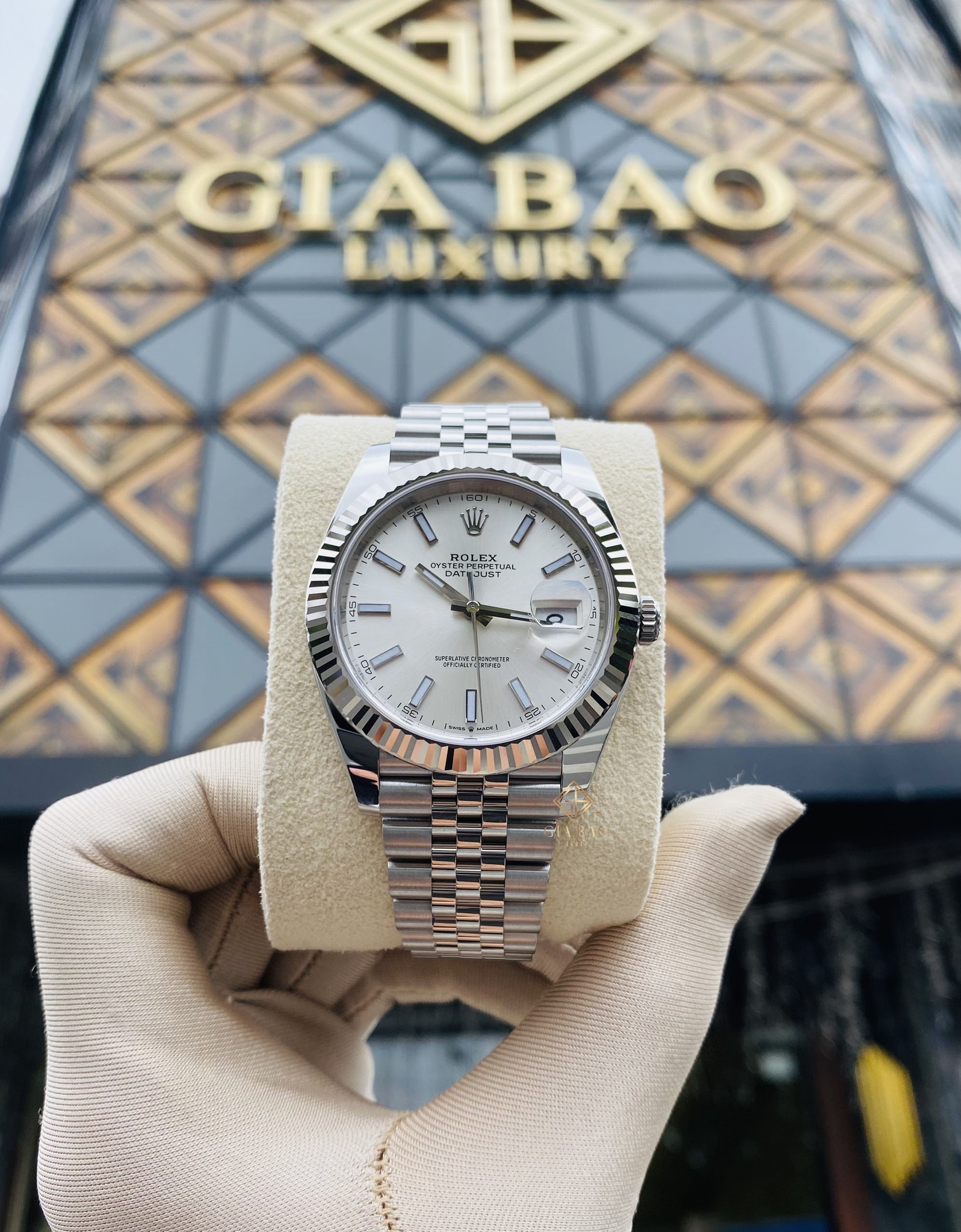 Đồng Hồ Rolex Datejust 41 126334 Mặt Số Bạc Cọc Số Dạ Quang