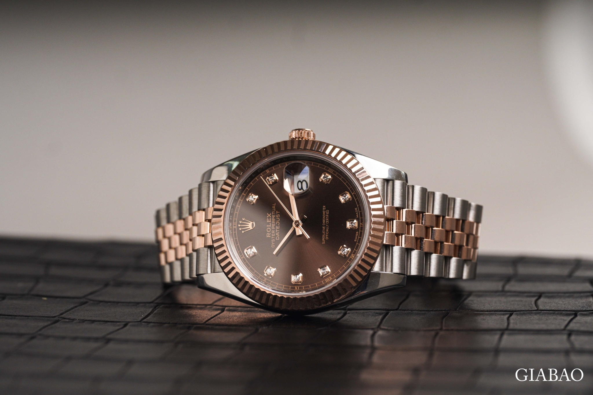 Đồng Hồ Rolex Datejust 41 126331 Mặt Số Chocolate Nạm Kim Cương