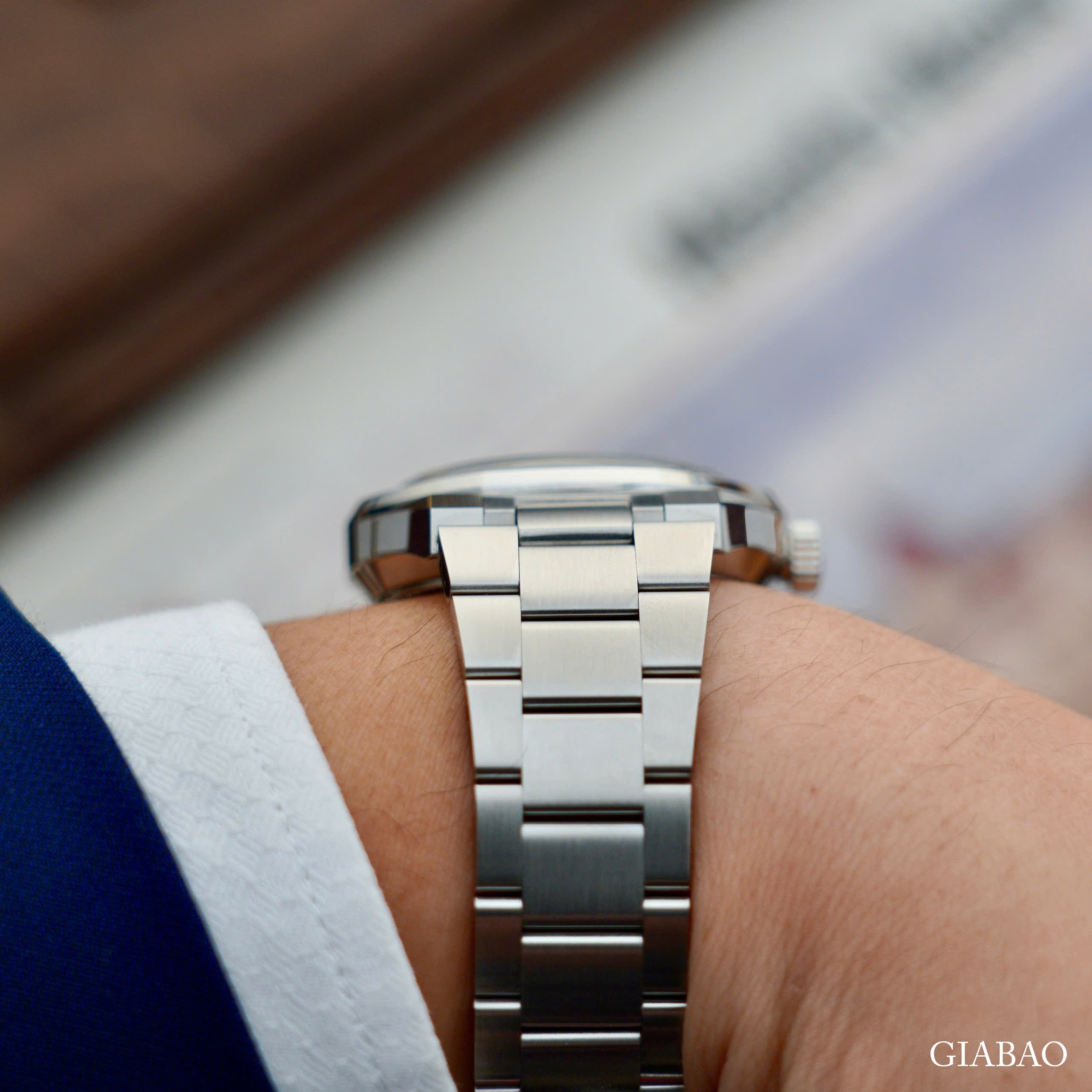 Đồng hồ đeo tay thương hiệu Nivada Grenchen, dòng sản phẩm F77