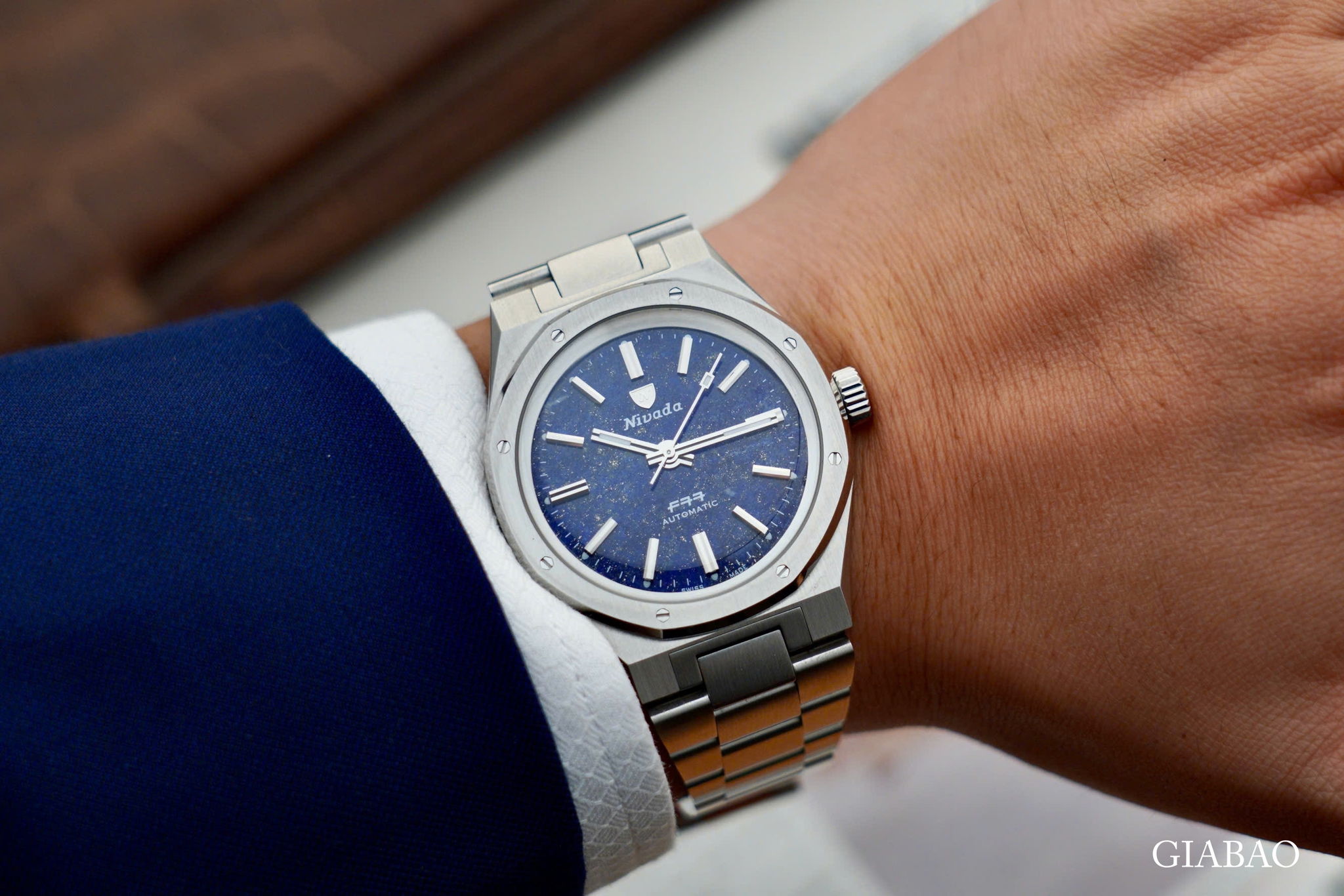 Đồng hồ đeo tay thương hiệu Nivada Grenchen, dòng sản phẩm F77
