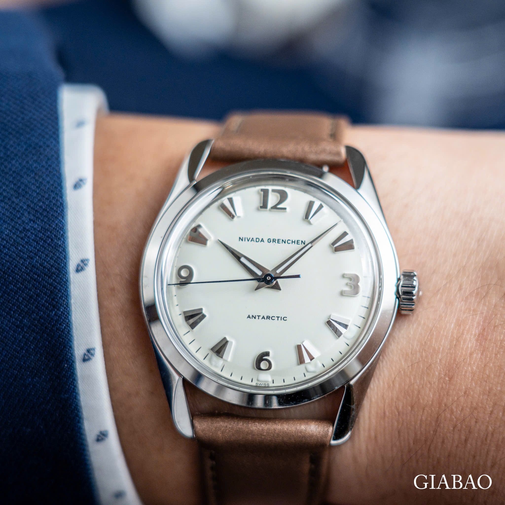Đồng hồ đeo tay thương hiệu Nivada Grenchen