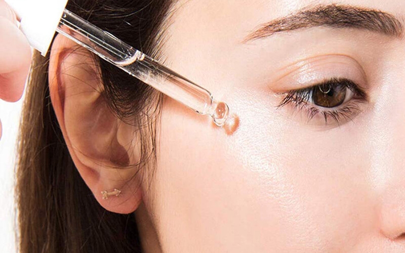 Các bước chăm sóc da có sử dụng serum dưỡng ẩm