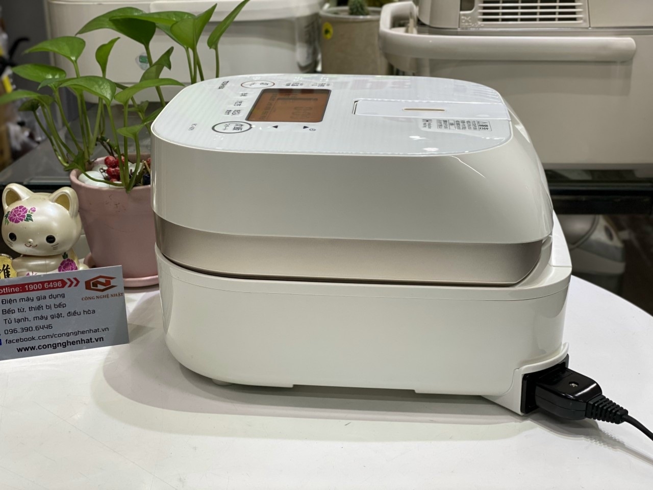 Tính năng Màu sắc Bảo hành Khuyến mãi