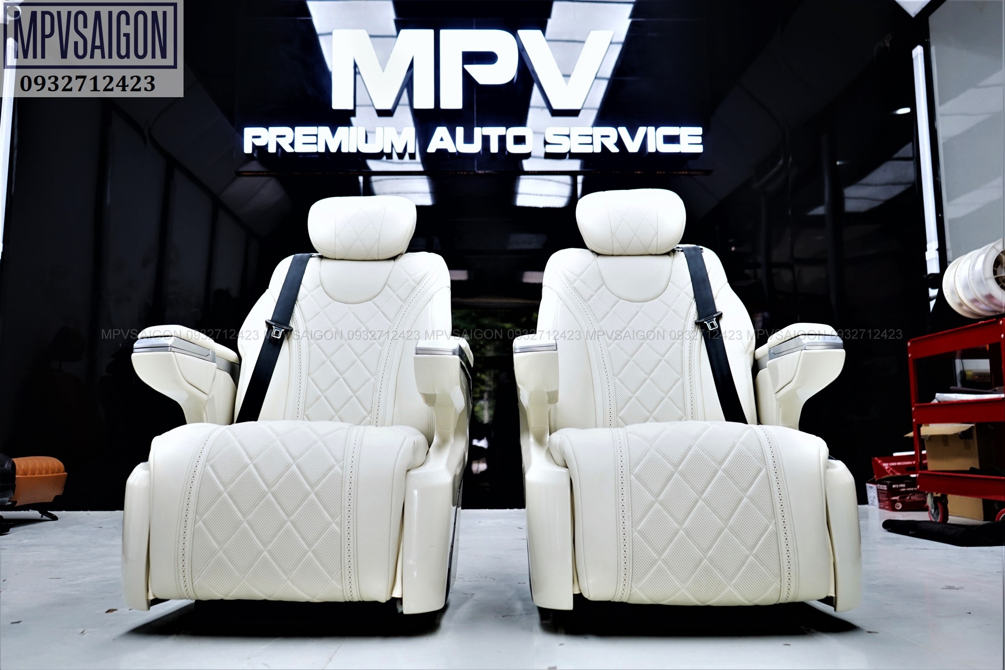 Ghế limousine trắng siêu sang cho các dòng MPV