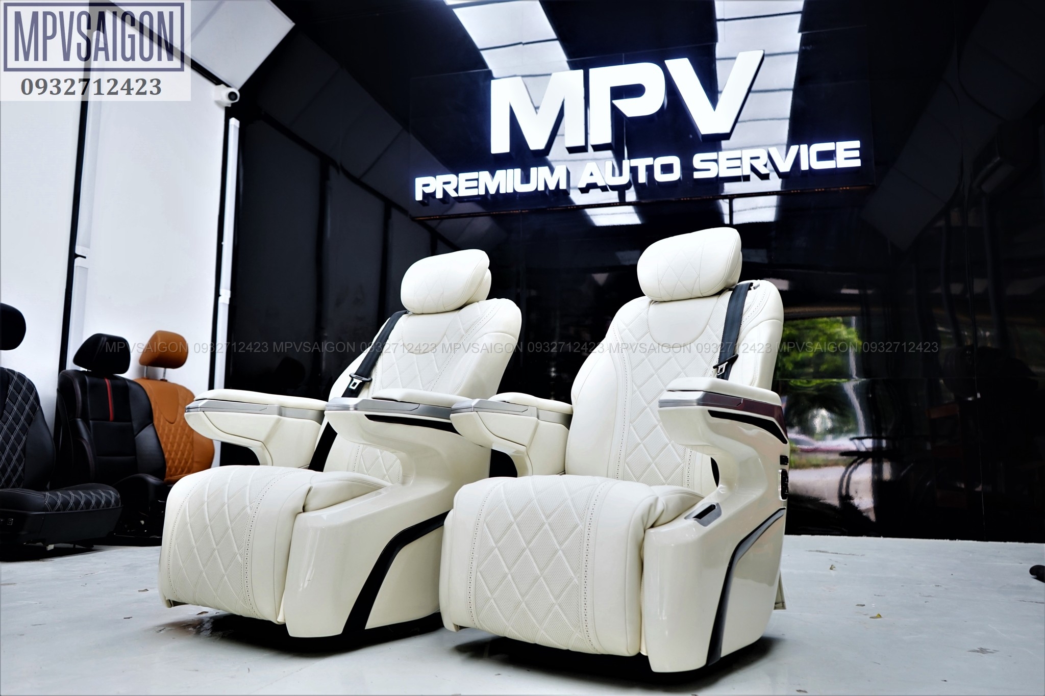 Ghế limousine trắng siêu sang cho các dòng MPV