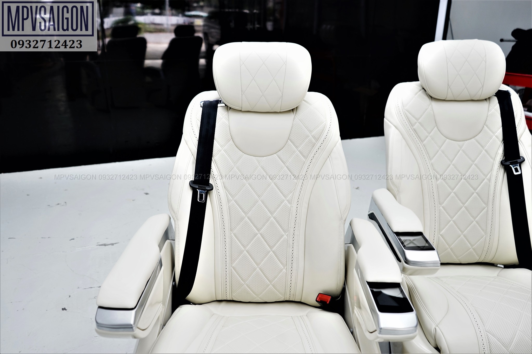 Ghế limousine trắng siêu sang cho các dòng MPV