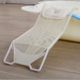 Ghế lưới đặt trong chậu/bồn để tắm cho bé sơ sinh