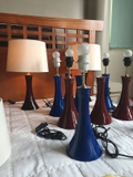 Đèn bàn, đèn đầu giường trang trí bằng gỗ dáng Bó Mạ thanh thoát dùng cho khách sạn, chung cư, resorts và gia đình