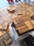 Vỉ gỗ tự nhiên ốp sàn ban công màu gỗ loại 12 nan có phủ PU