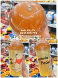 ly nước nhựa hình gấu Pooh, rilakkuma có chỗ cắm ống hút ( thể tích : 600ml)