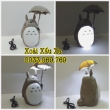 ĐÈN SẠC MÔ HÌNH TOTORO CẦM DÙ