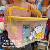 THÙNG NHỰA GẤU POOH CÓ QUAI XÁCH NẮP GÀI KHOÁ 2 BÊN (45*30cm)