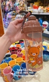 bình nước nhựa gấu Rilakkuma có ống hút kèm dây đeo ( thể tích: 480ml)